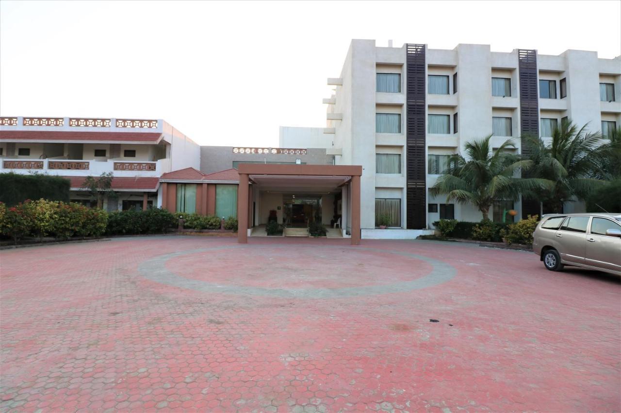 Goverdhan Greens Resort Dwarka L Hotels In Dwarka Eksteriør bilde